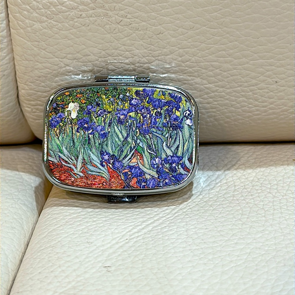 NIB 1pc Retro Vintage Iris Impressionism Pill /Small Jewelry Box - Picture 1 of 10